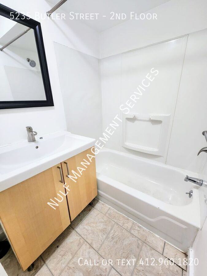 5235 Butler St #2ndFL - Photo 7 of 9