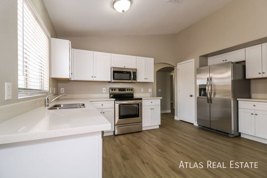 12038 W Corrine Dr - Photo 5 of 21