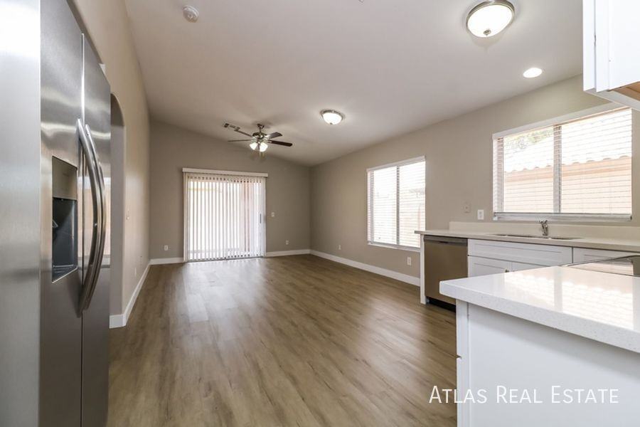 12038 W Corrine Dr - Photo 6 of 21
