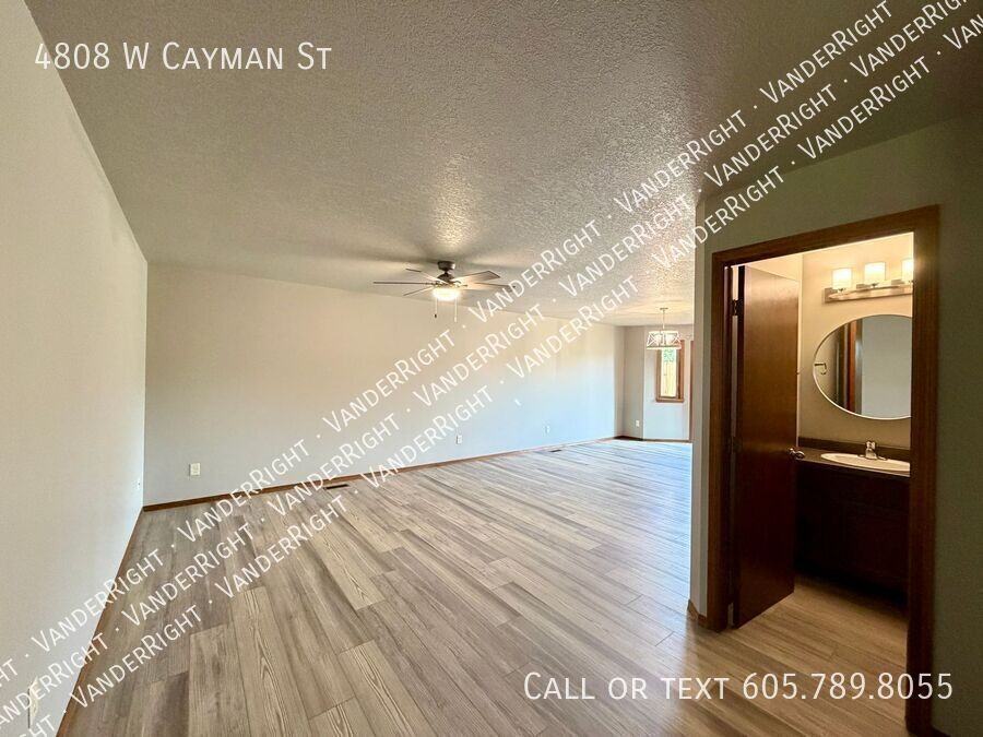 4808 W Cayman St - Photo 2 of 30