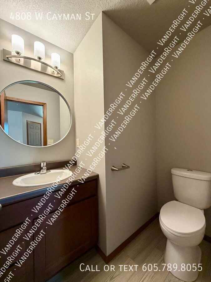 4808 W Cayman St - Photo 3 of 30