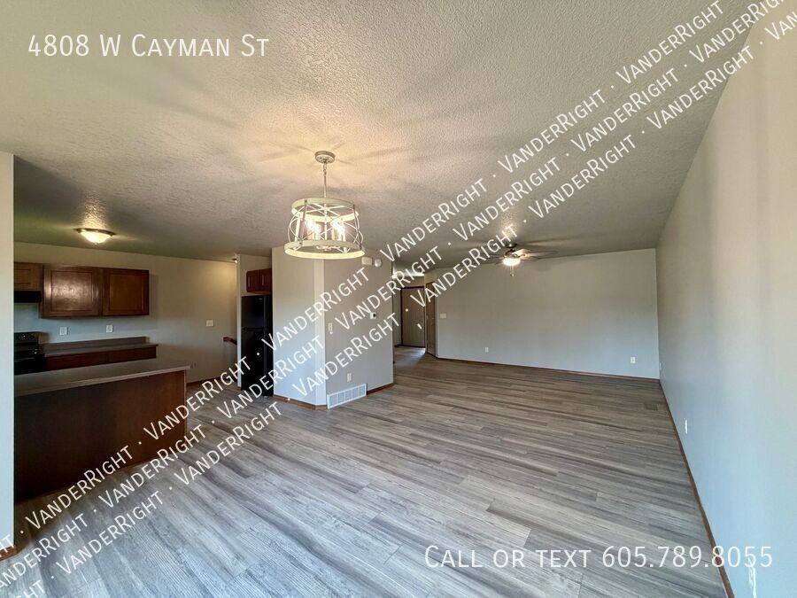 4808 W Cayman St - Photo 5 of 30