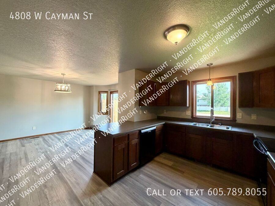 4808 W Cayman St - Photo 7 of 30