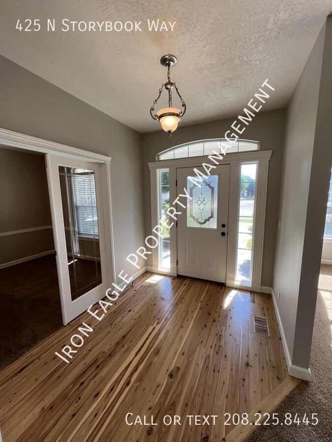 425 N Story Book Way - Photo 3 of 30