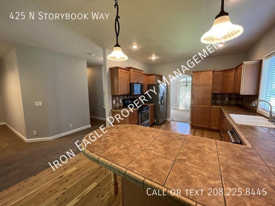 425 N Story Book Way - Photo 6 of 30