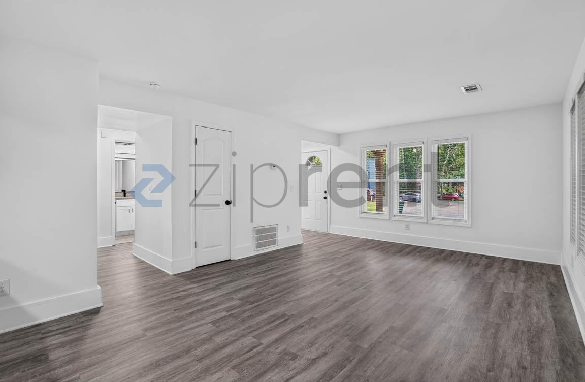4013 Hawthorne Cir Se #3 - Photo 5 of 24