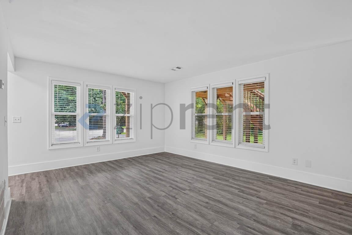 4013 Hawthorne Cir Se #3 - Photo 7 of 24