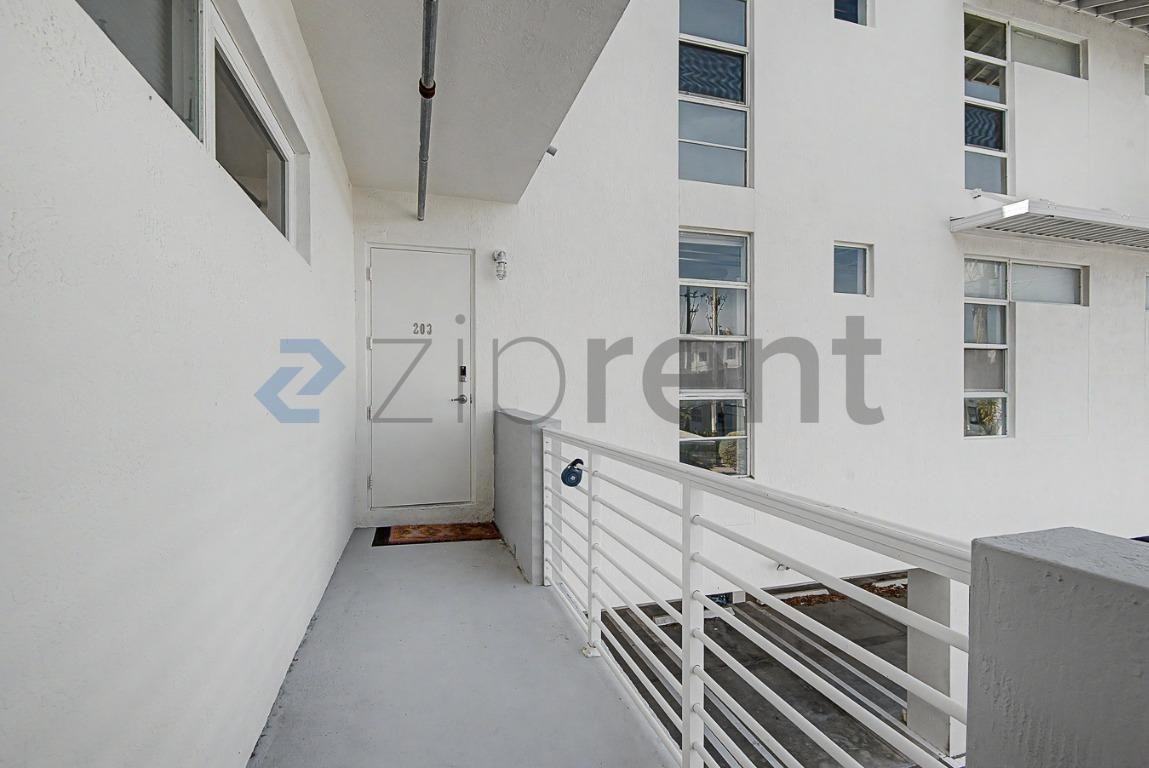 103 Se 4th Ave #203 - Photo 2 of 38