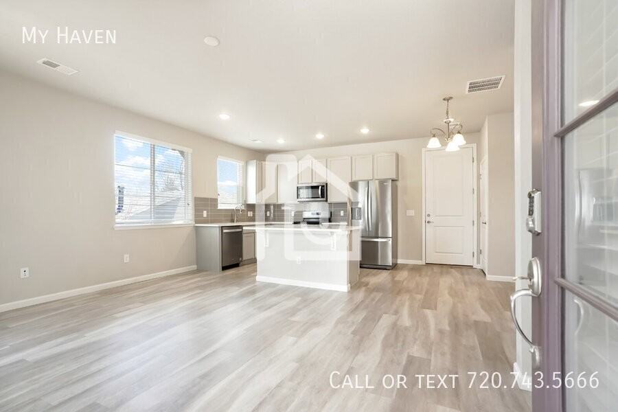1320 Hoyt St - Photo 2 of 26