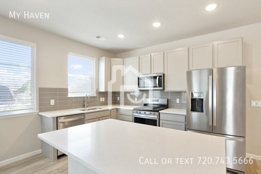 1320 Hoyt St - Photo 5 of 26