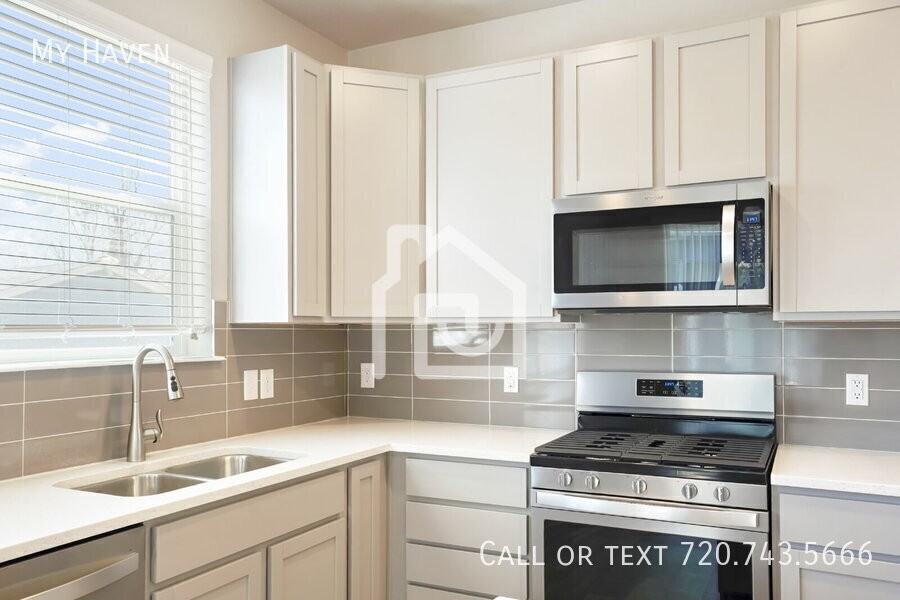 1320 Hoyt St - Photo 6 of 26