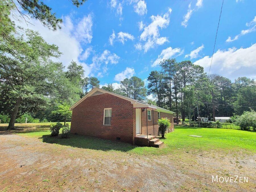 747 Hall Spencer Rd - Photo 2 of 39