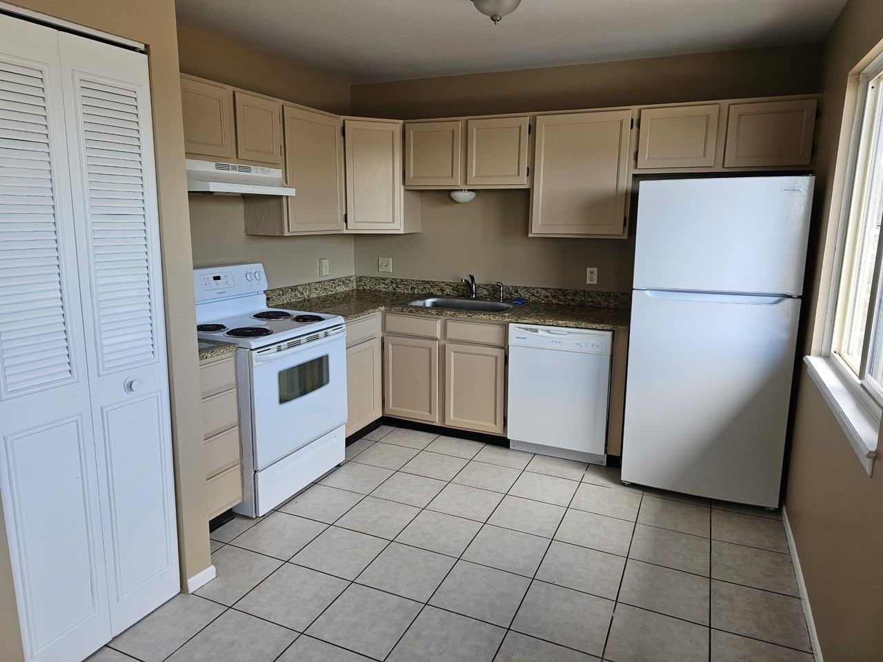 3480 Cochran Dr #D - Photo 4 of 19