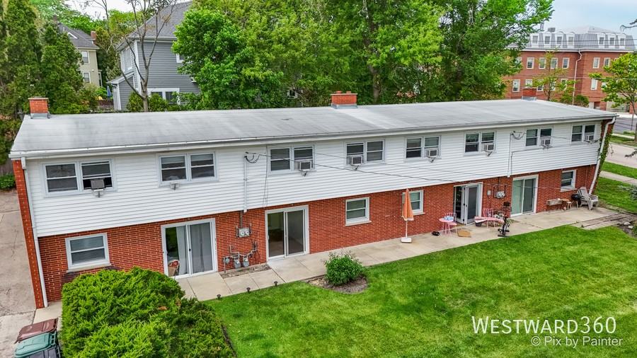 325 E Lake St - Photo 6 of 23