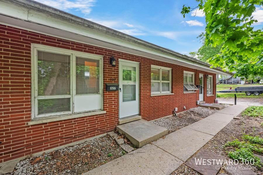 325 E Lake St - Photo 7 of 23