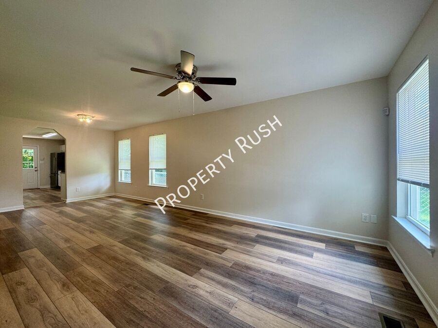 709 N Holly St - Photo 4 of 27
