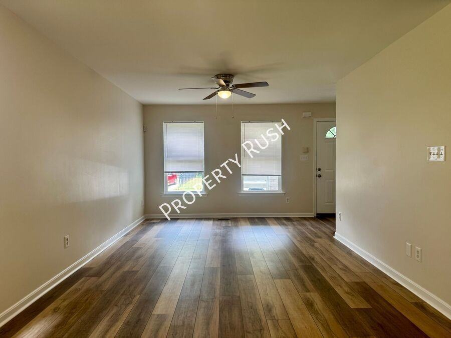 709 N Holly St - Photo 5 of 27