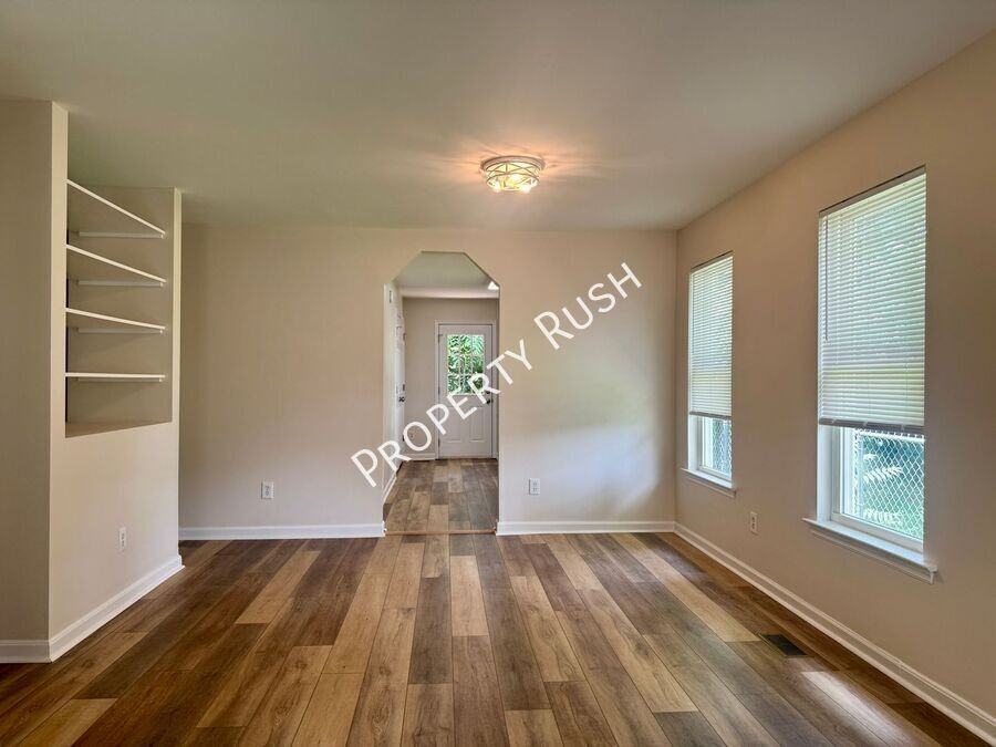 709 N Holly St - Photo 6 of 27