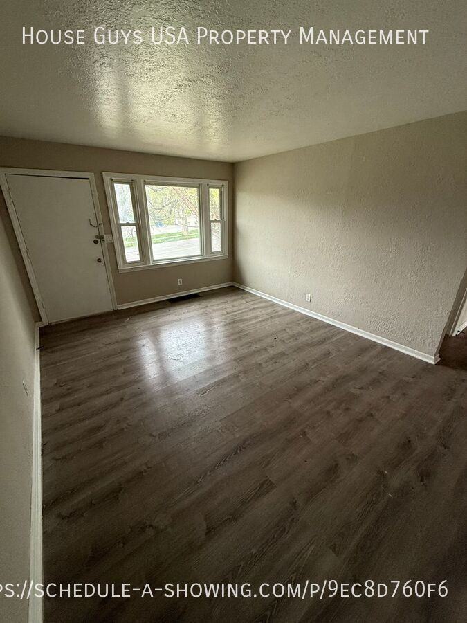 4612 E Linwood Blvd - Photo 2 of 7