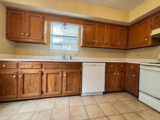 211 Hillside Ct - Photo 5 of 31