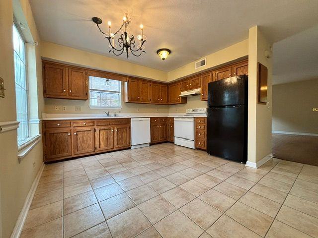 211 Hillside Ct - Photo 7 of 31