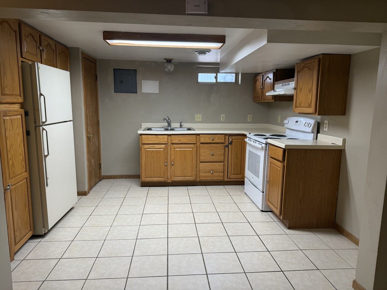 1036 Center St #B - Photo 2 of 9