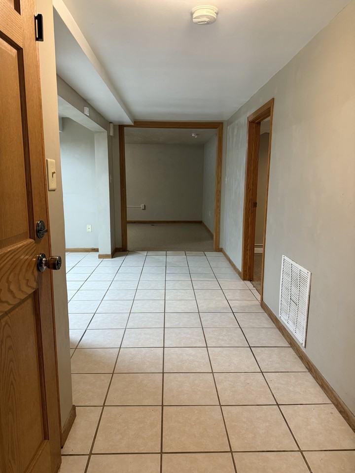 1036 Center St #B - Photo 3 of 9
