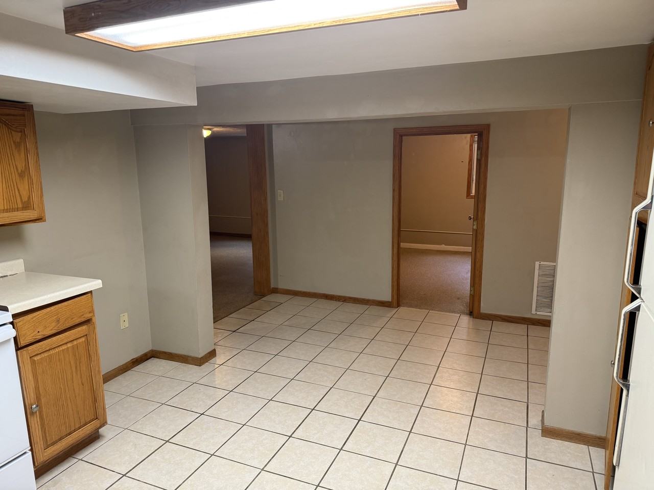 1036 Center St #B - Photo 4 of 9