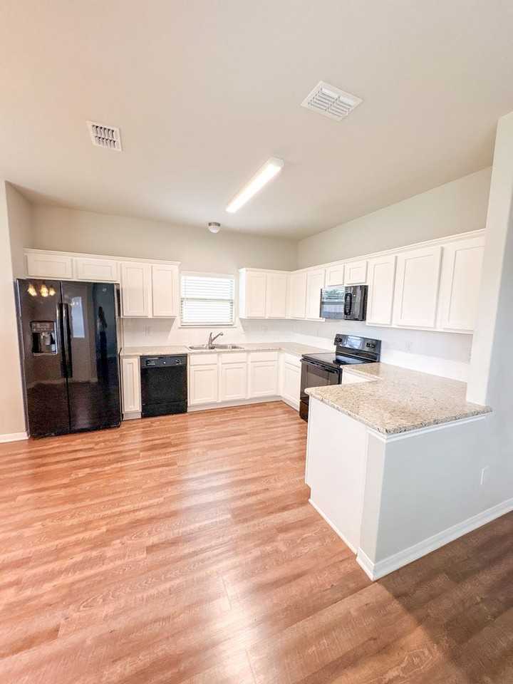7507 Park Mdw - Photo 3 of 17