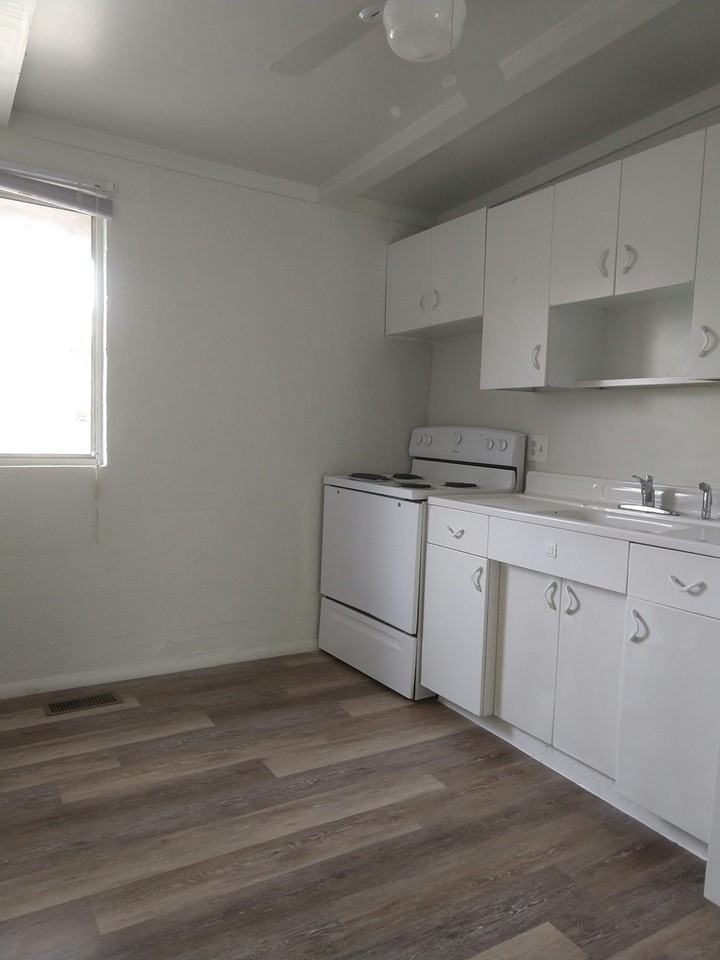 730 West 25th Street, Unit B - - Photo 2 of 7