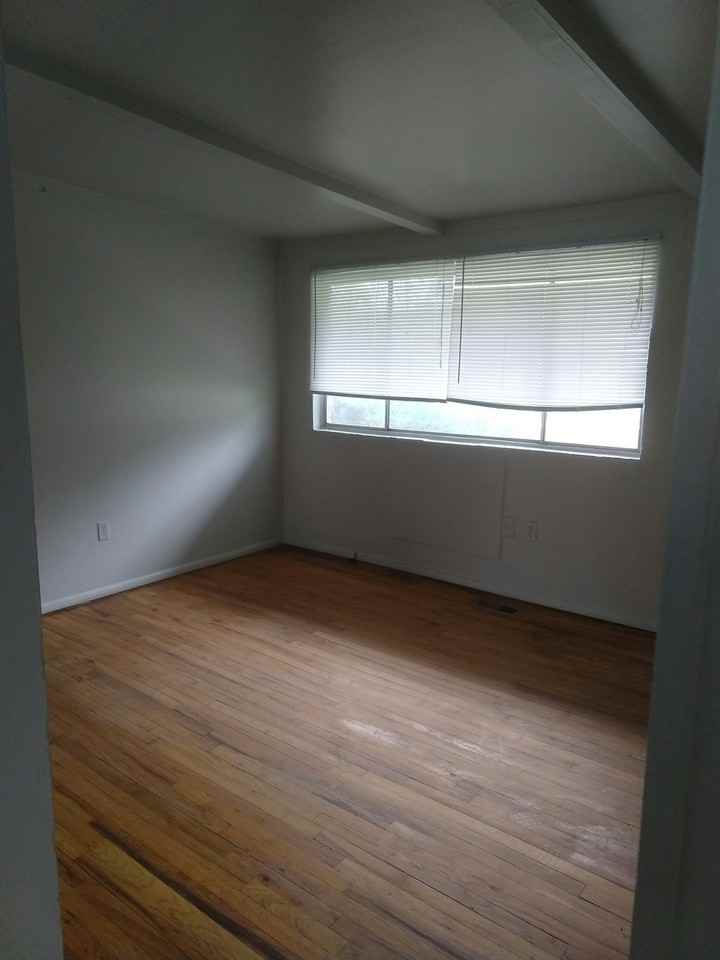 730 West 25th Street, Unit B - - Photo 3 of 7