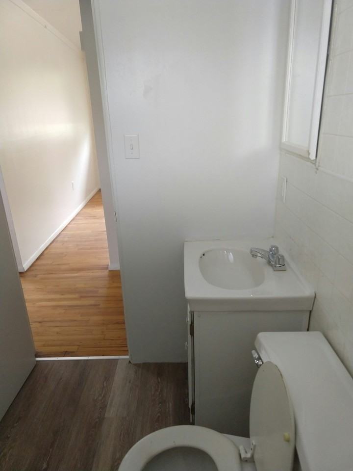 730 West 25th Street, Unit B - - Photo 5 of 7