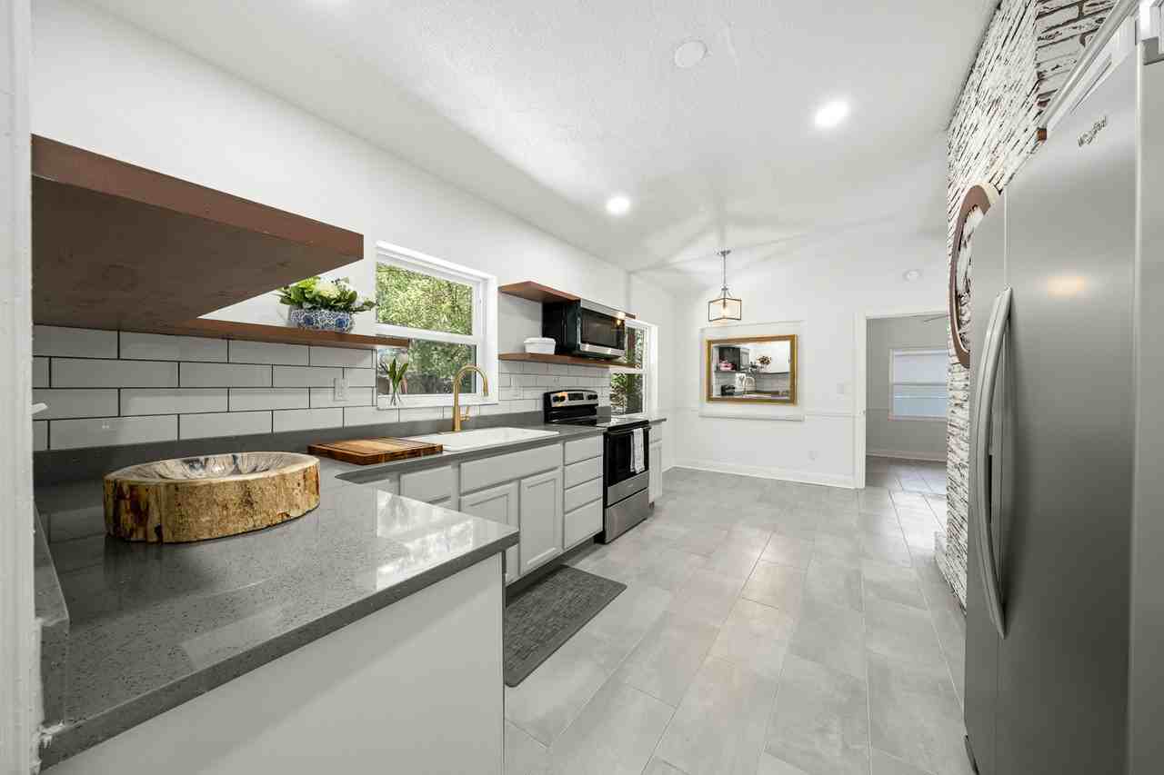 629 Southeast 29th Terrace - Photo 5 of 20