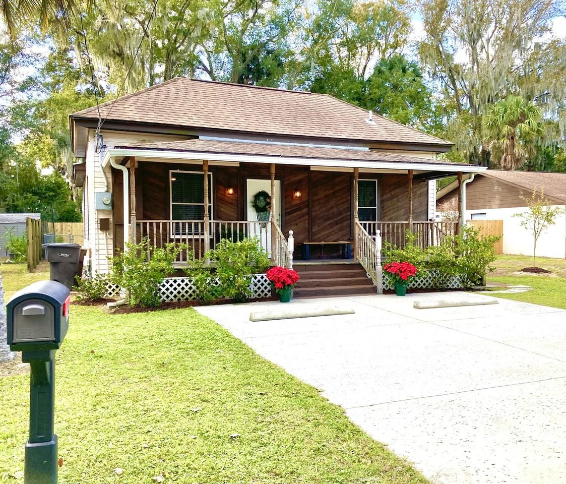 736 SE 9th St - Photo 2 of 12