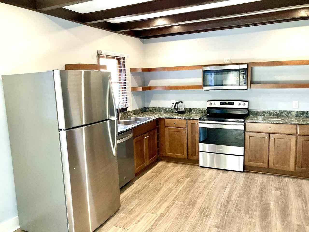 736 SE 9th St - Photo 4 of 12