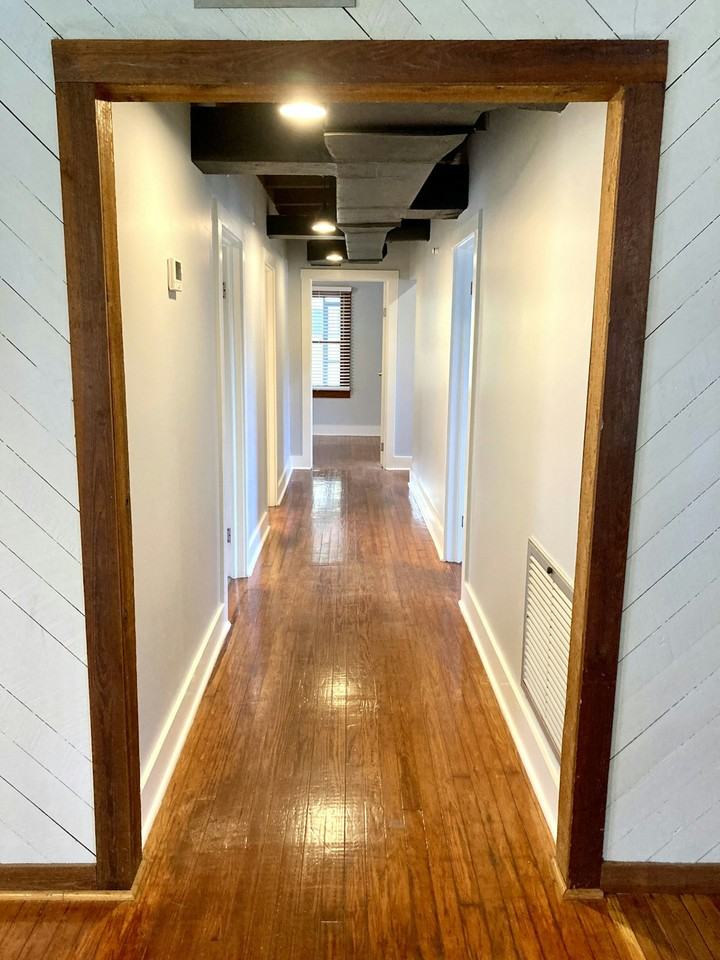 736 SE 9th St - Photo 5 of 12