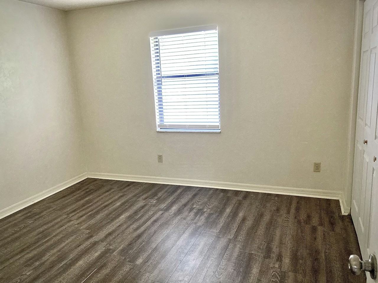 720 Southeast 9th Street, Unit 1 - Photo 5 of 7