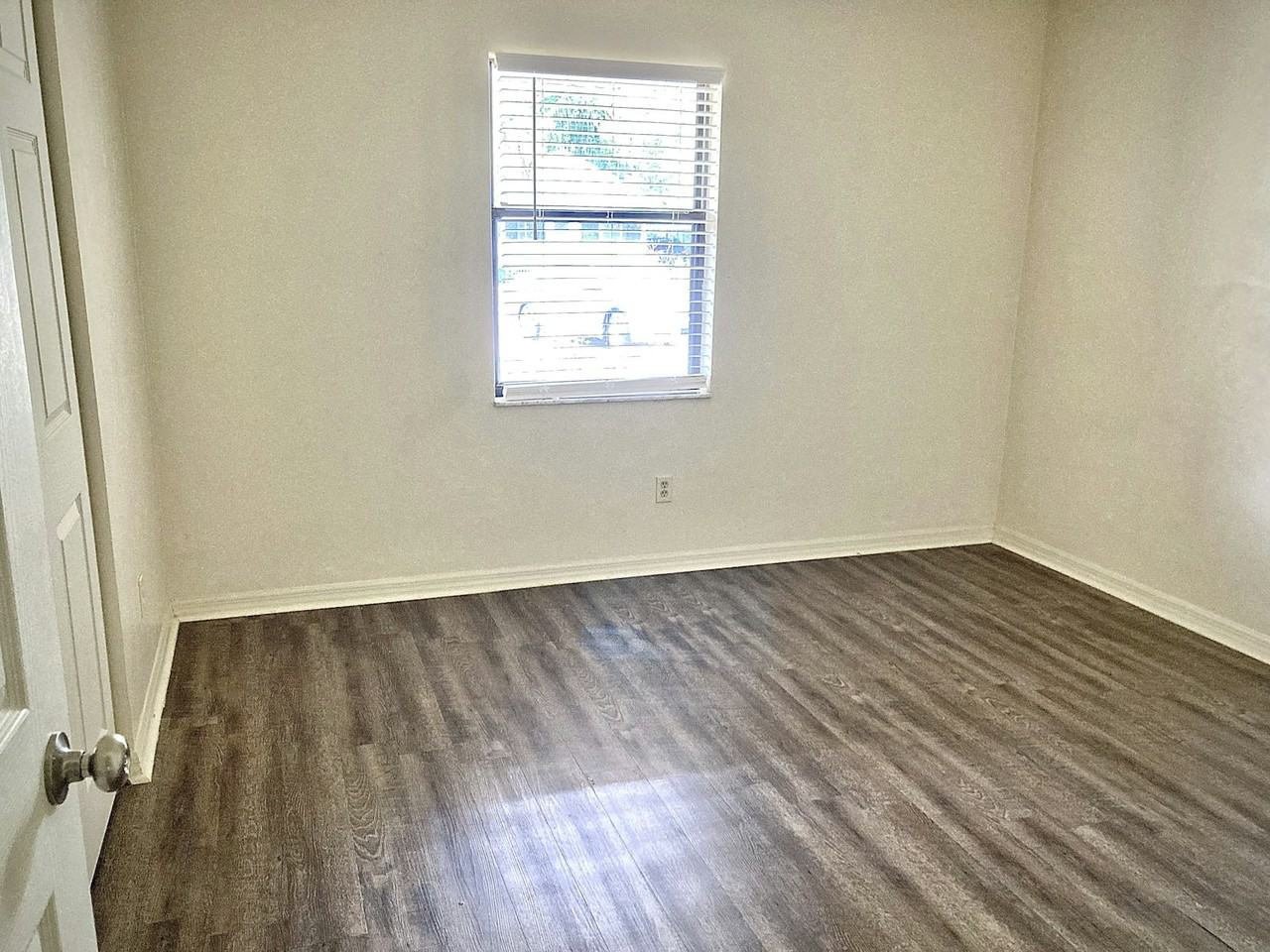 720 Southeast 9th Street, Unit 1 - Photo 6 of 7