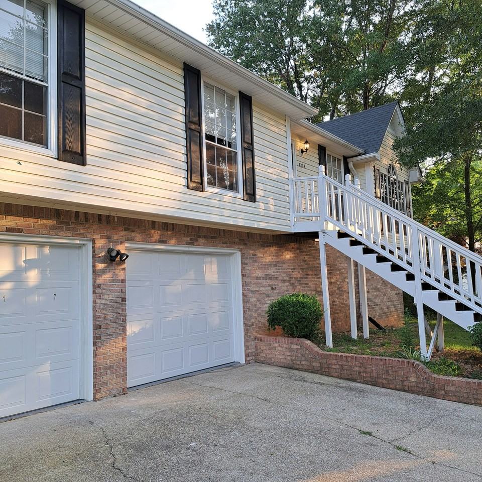 5217 Hickory Grove Circle - Photo 2 of 23