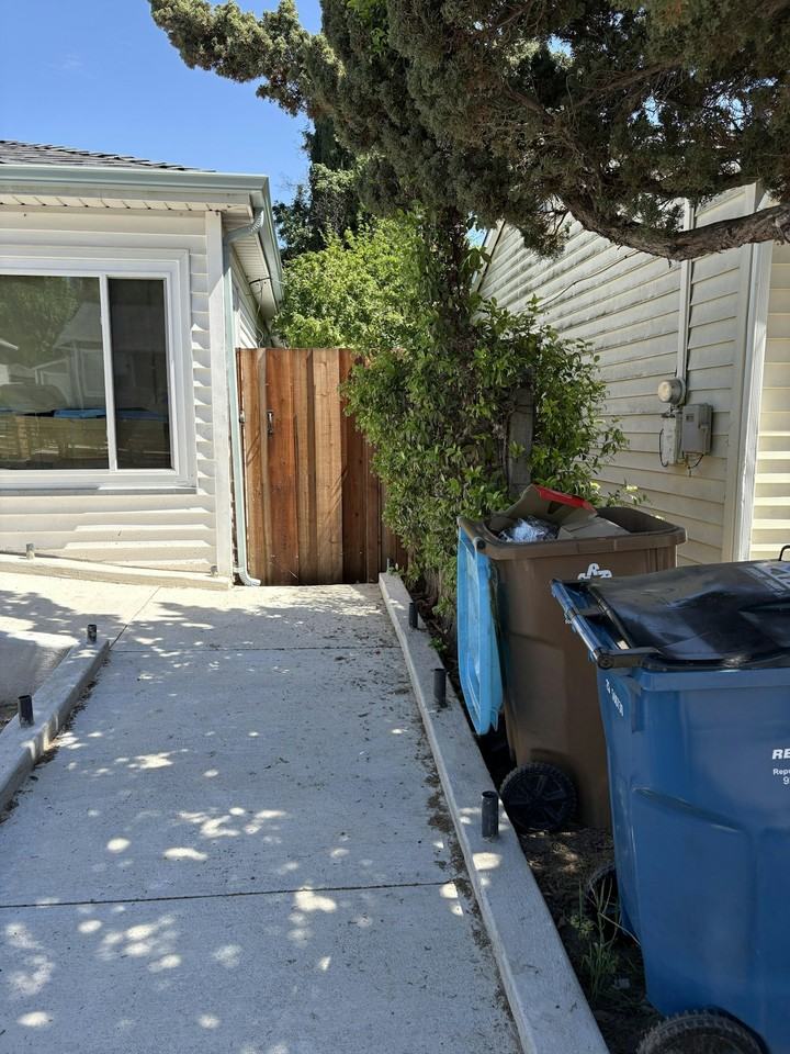 1330 Vine Ave - Photo 2 of 3