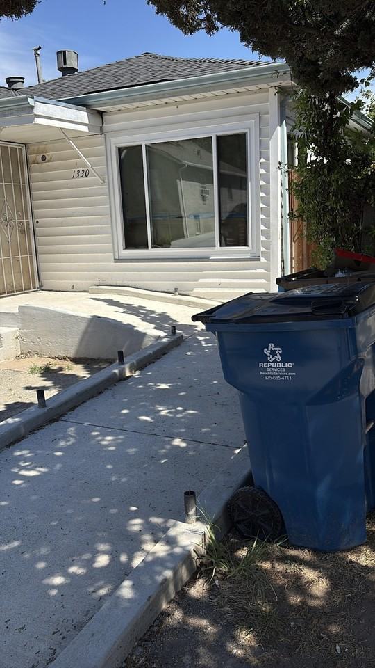 1330 Vine Ave - Photo 3 of 3