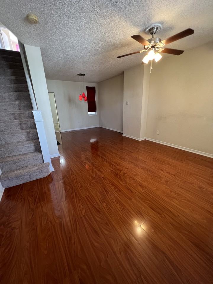218 E Dorset St #1 - Photo 4 of 18