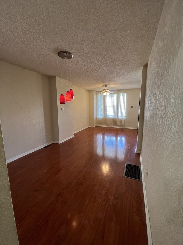 218 E Dorset St #1 - Photo 5 of 18
