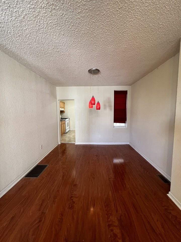 218 E Dorset St #1 - Photo 6 of 18