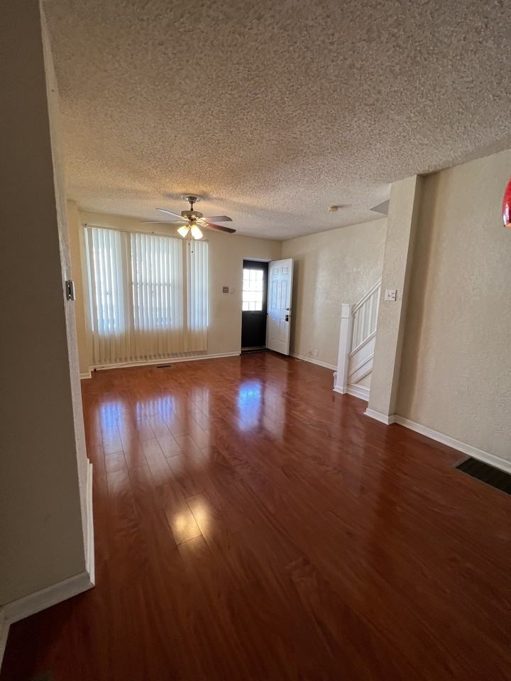 218 E Dorset St #1 - Photo 7 of 18