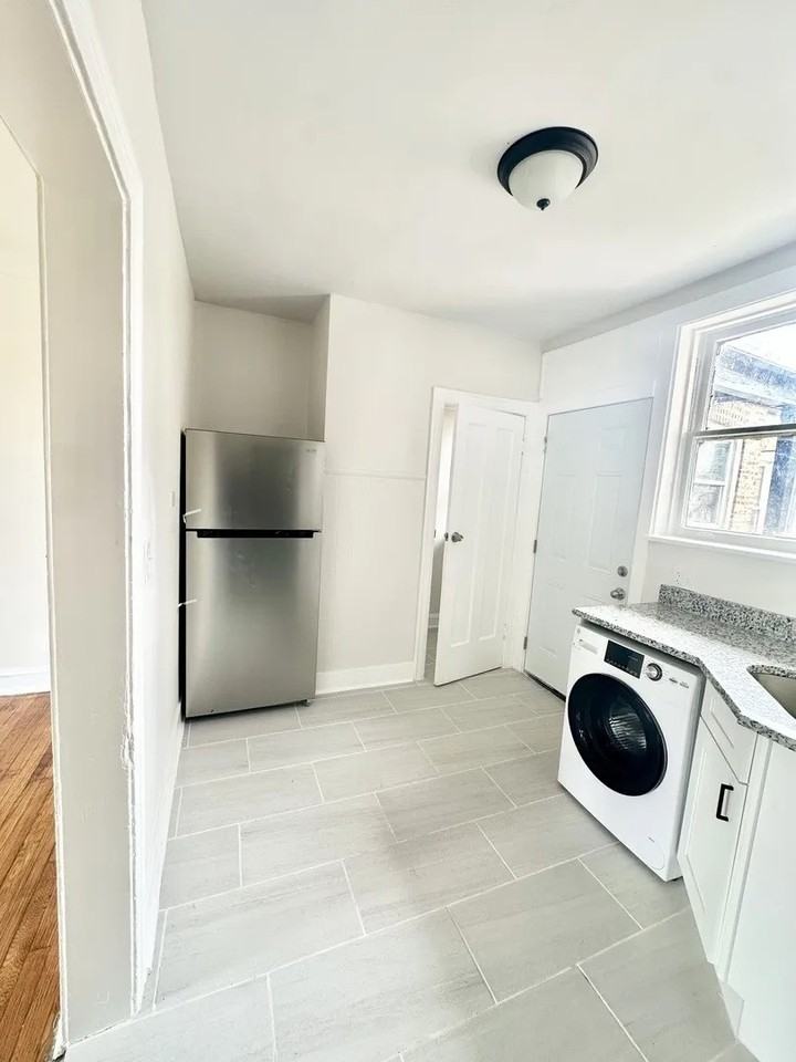 3701 W Division St #2 - Photo 2 of 20