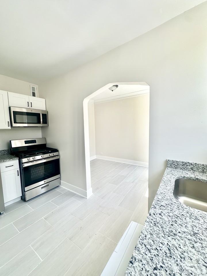 3701 W Division St #2 - Photo 7 of 20