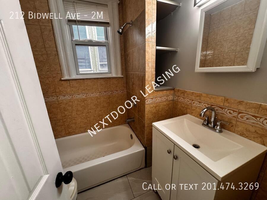 212 Bidwell Ave #2M - Photo 4 of 7