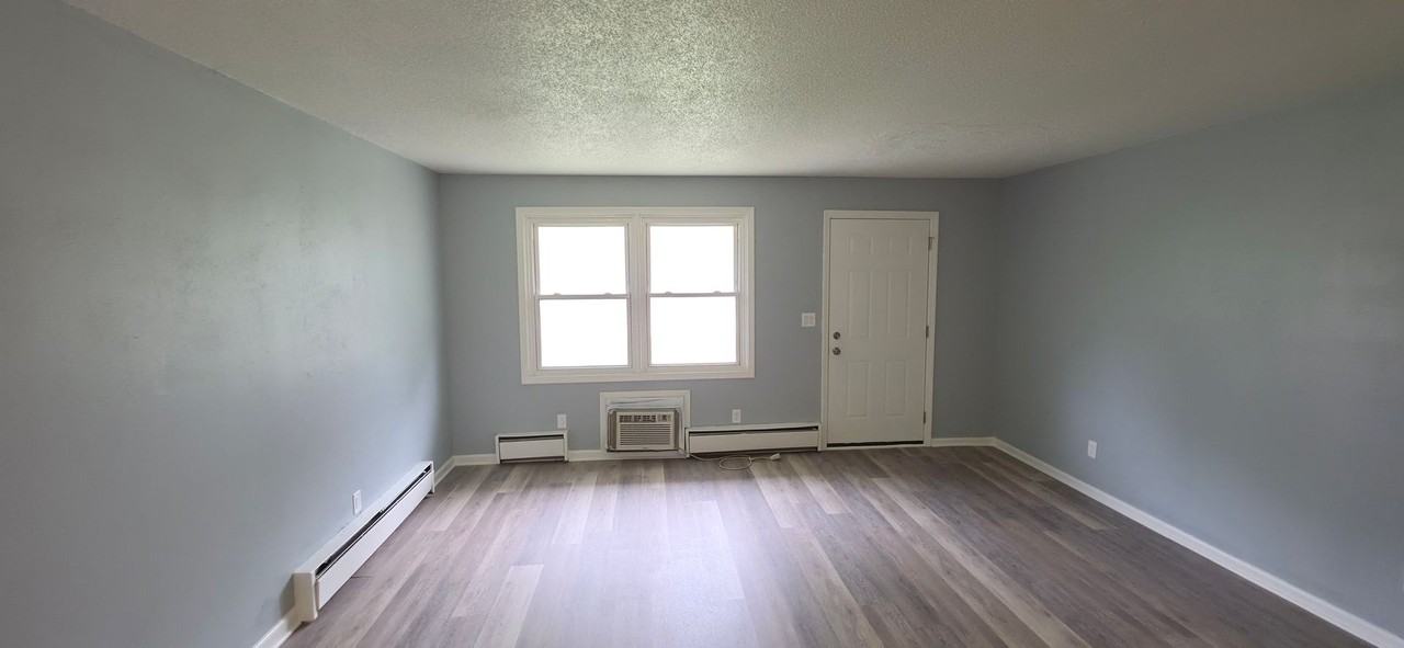 305 E John St #2 - Photo 3 of 11