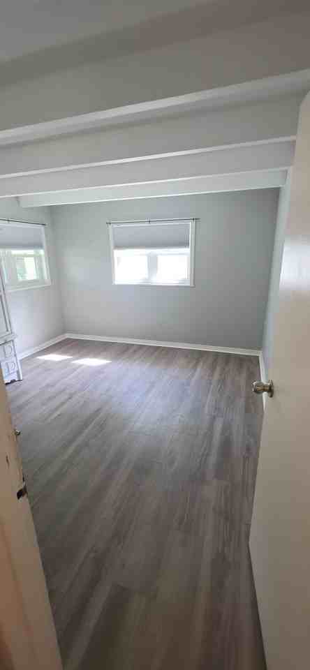 1701 Poplar St #B - Photo 6 of 24
